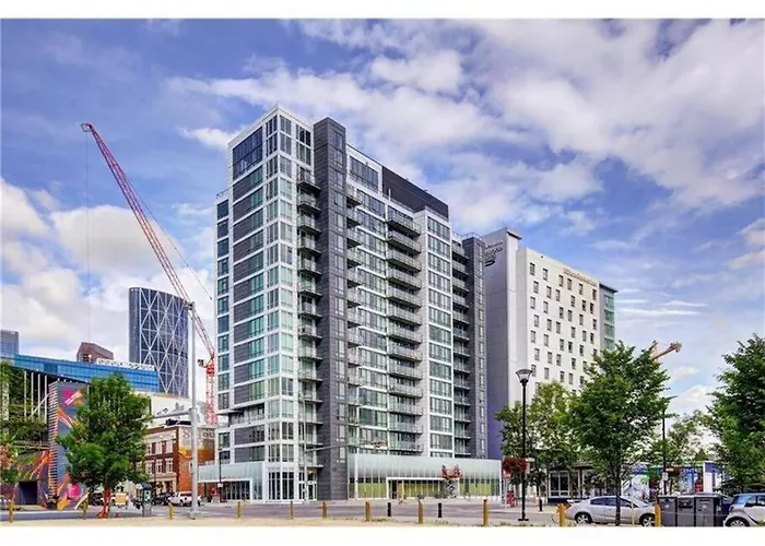 3 Beds; 2 Baths, Downtown Center; Ac; Pet Friendly