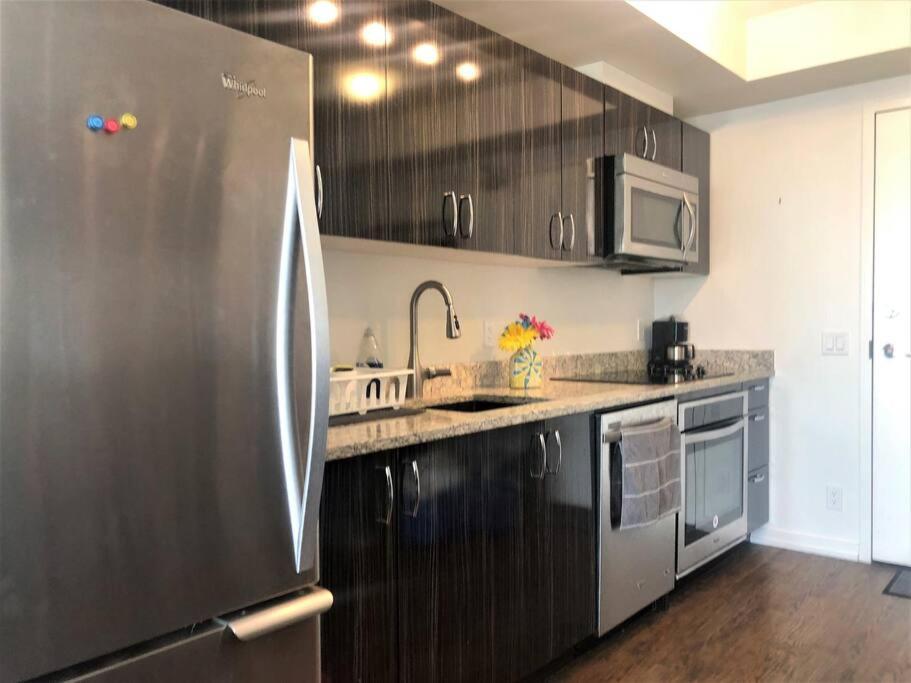 3 Beds; 2 Baths, Downtown Center; Ac; Pet Friendly * Calgary