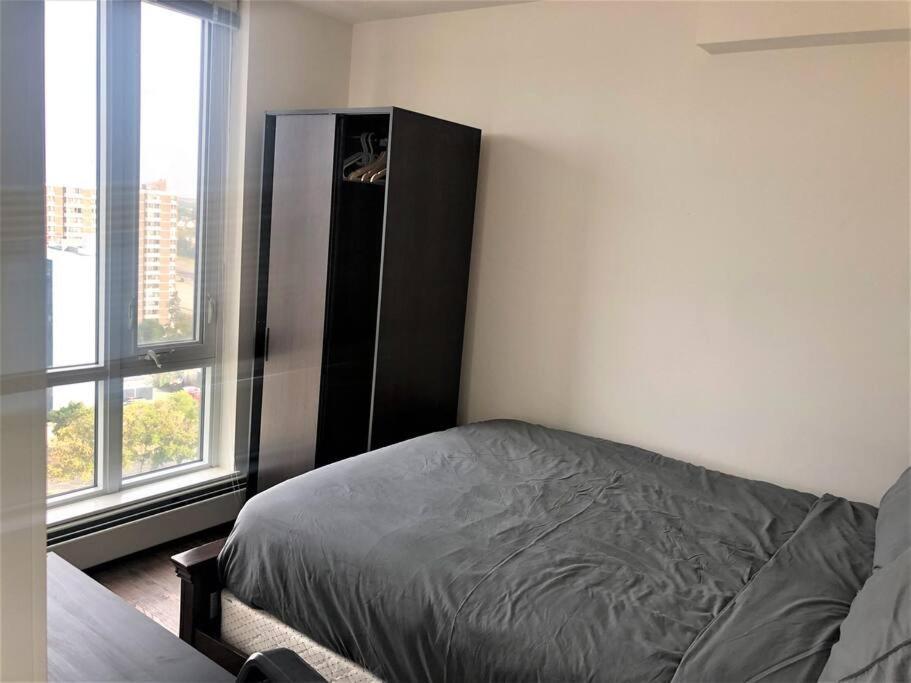 3 Beds; 2 Baths, Downtown Center; Ac; Pet Friendly * Calgary