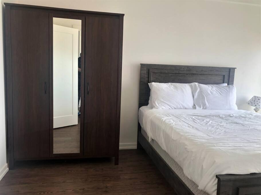 3 Beds; 2 Baths, Downtown Center; Ac; Pet Friendly *