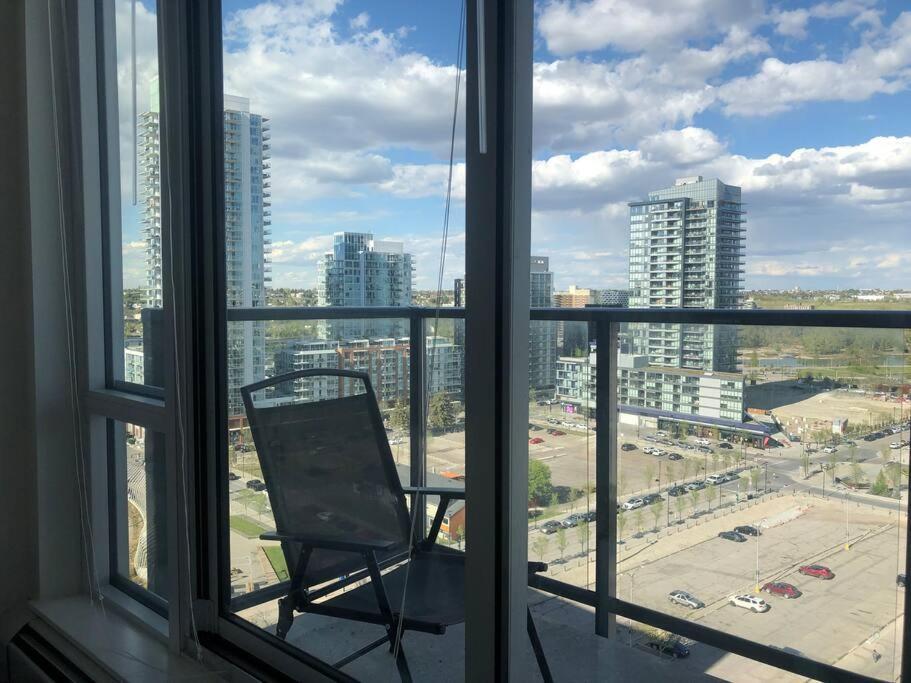 3 Beds; 2 Baths, Downtown Center; Ac; Pet Friendly Calgary