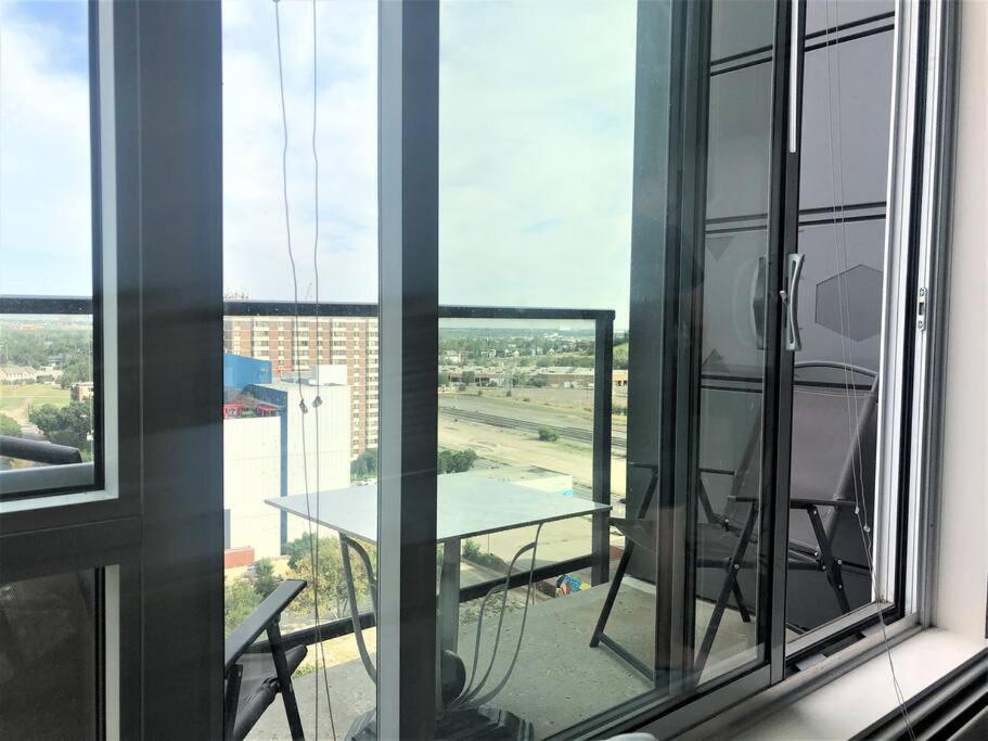 3 Beds; 2 Baths, Downtown Center; Ac; Pet Friendly Apartment *