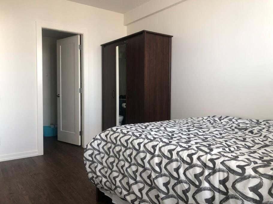 3 Beds; 2 Baths, Downtown Center; Ac; Pet Friendly Apartment *