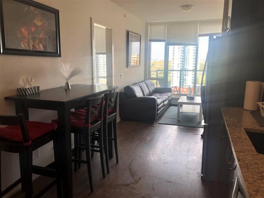3 Beds; 2 Baths, Downtown Center; Ac; Pet Friendly * Calgary