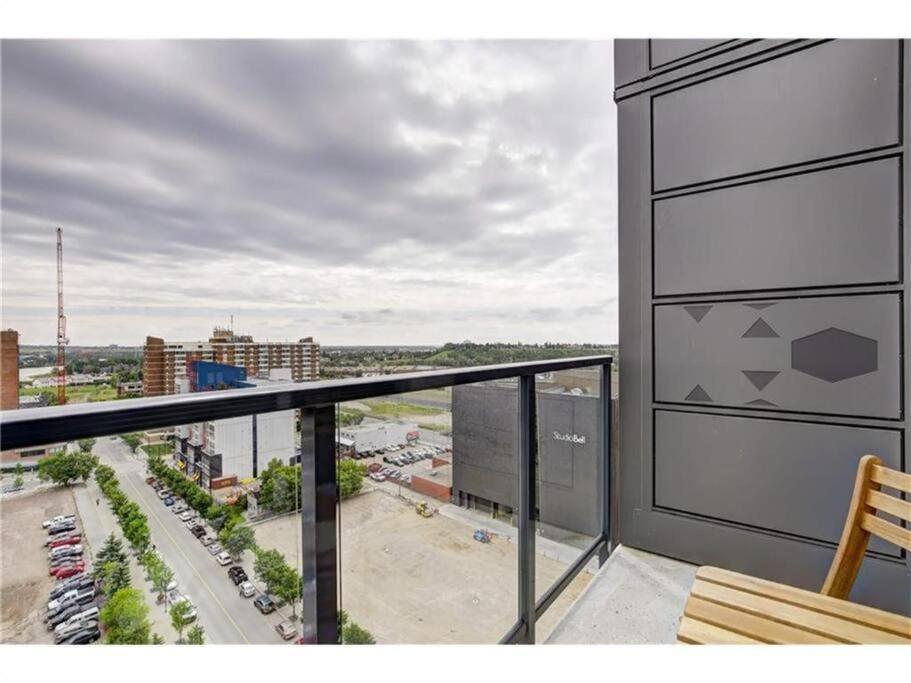 3 Beds; 2 Baths, Downtown Center; Ac; Pet Friendly * Calgary